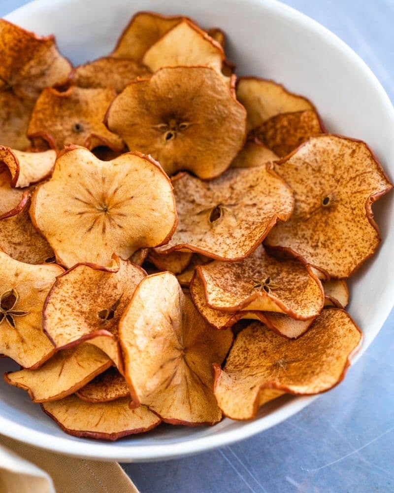 Dried apples / dried apples with cinnamon